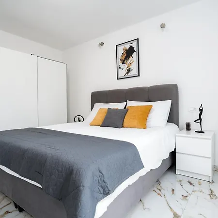 아파트 Luxury 2 Bedrooms App With Terrace In Center Old Town 스플리트