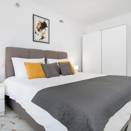 Апартаменты Luxury 2 Bedrooms App With Terrace In Center Old Town *