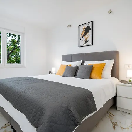 Апартаменты Luxury 2 Bedrooms App With Terrace In Center Old Town *