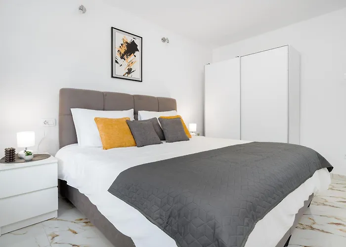 아파트 Luxury 2 Bedrooms App With Terrace In Center Old Town *