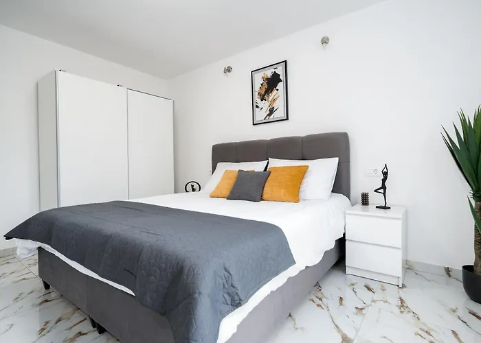 아파트 Luxury 2 Bedrooms App With Terrace In Center Old Town 스플리트